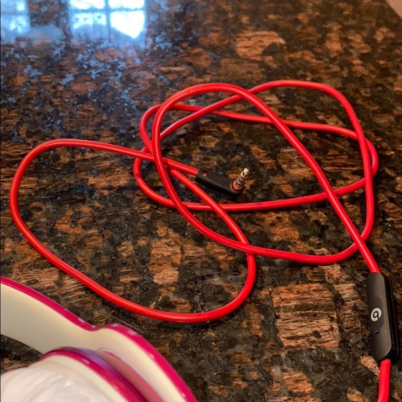 Beats - Picture 2 of 4